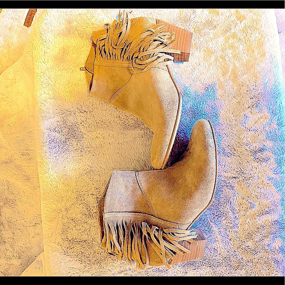 Diba camel suede bootie boot size 9 with fringe EUC